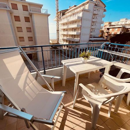 Condominio Saturno Lido di Jesolo Exterior foto