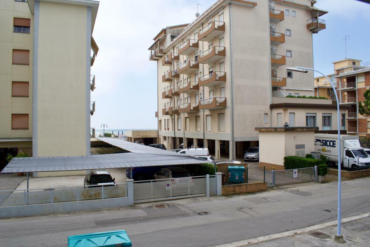 Condominio Saturno Lido di Jesolo Exterior foto