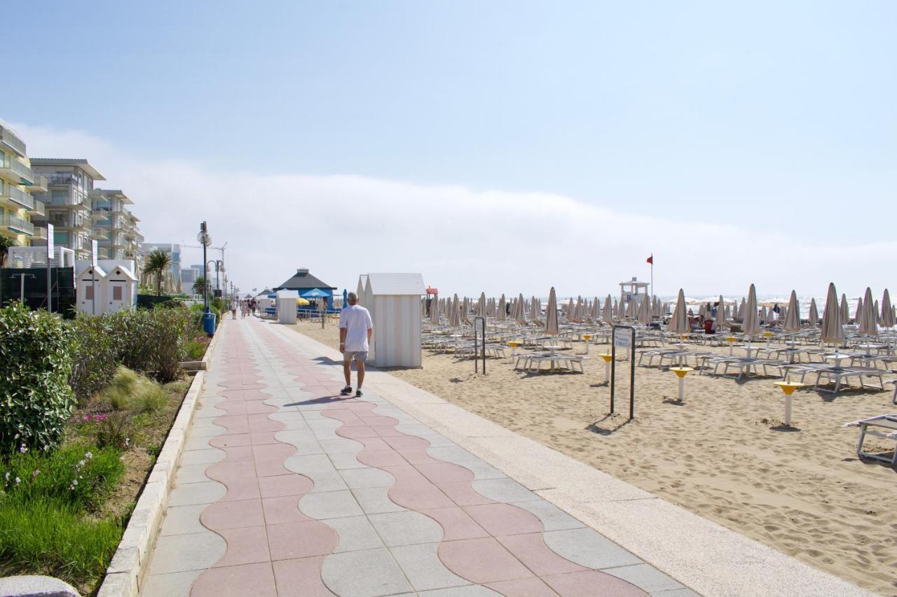 Condominio Saturno Lido di Jesolo Exterior foto