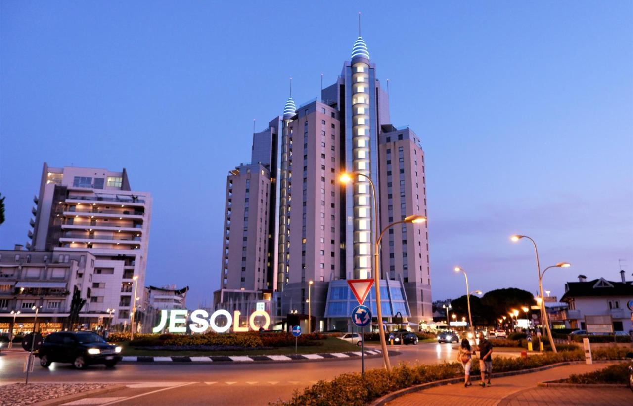 Condominio Saturno Lido di Jesolo Exterior foto